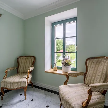Pod Krasnou Horou 招待所 4*