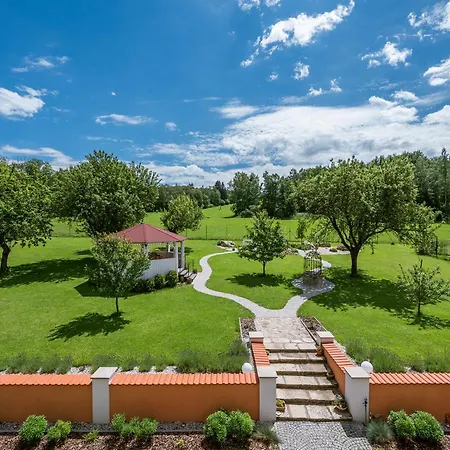 Pod Krásnou Horou 4* Benesov nad Cernou
