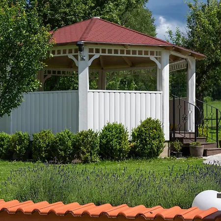 Pod Krasnou Horou Guest house